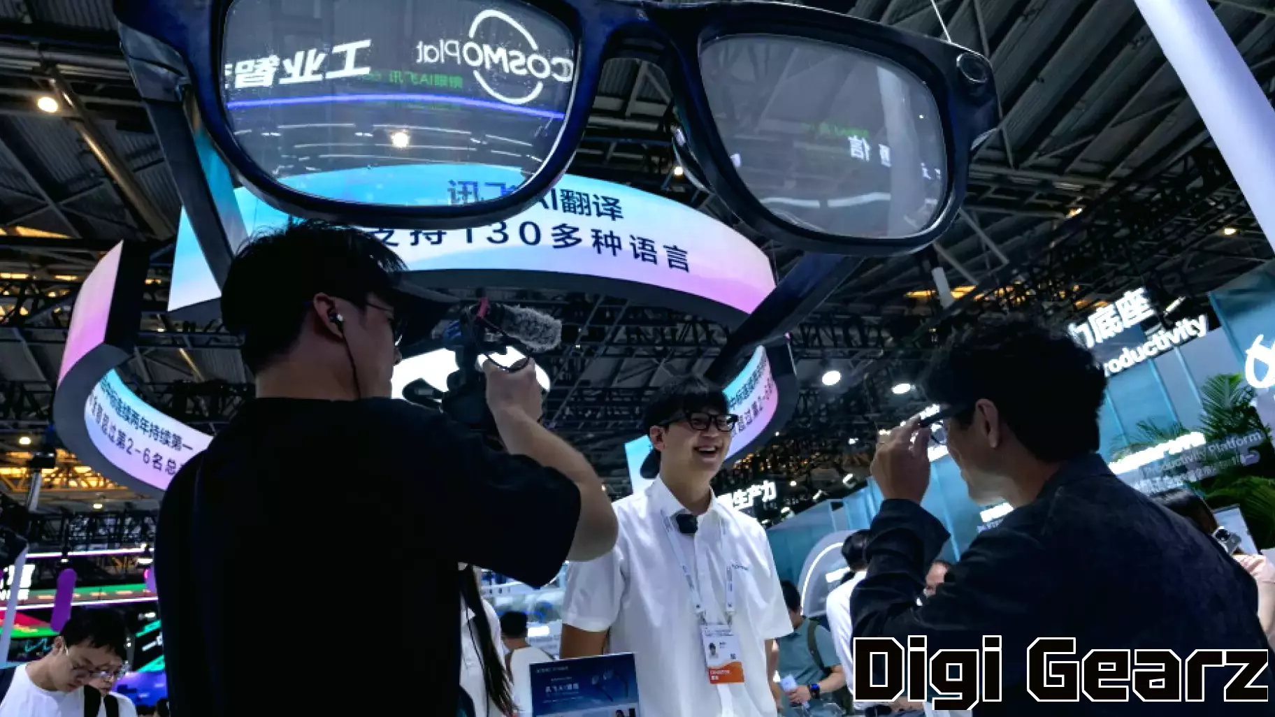 Photos show Chinese companies showcasing AI technology and robots at science forum