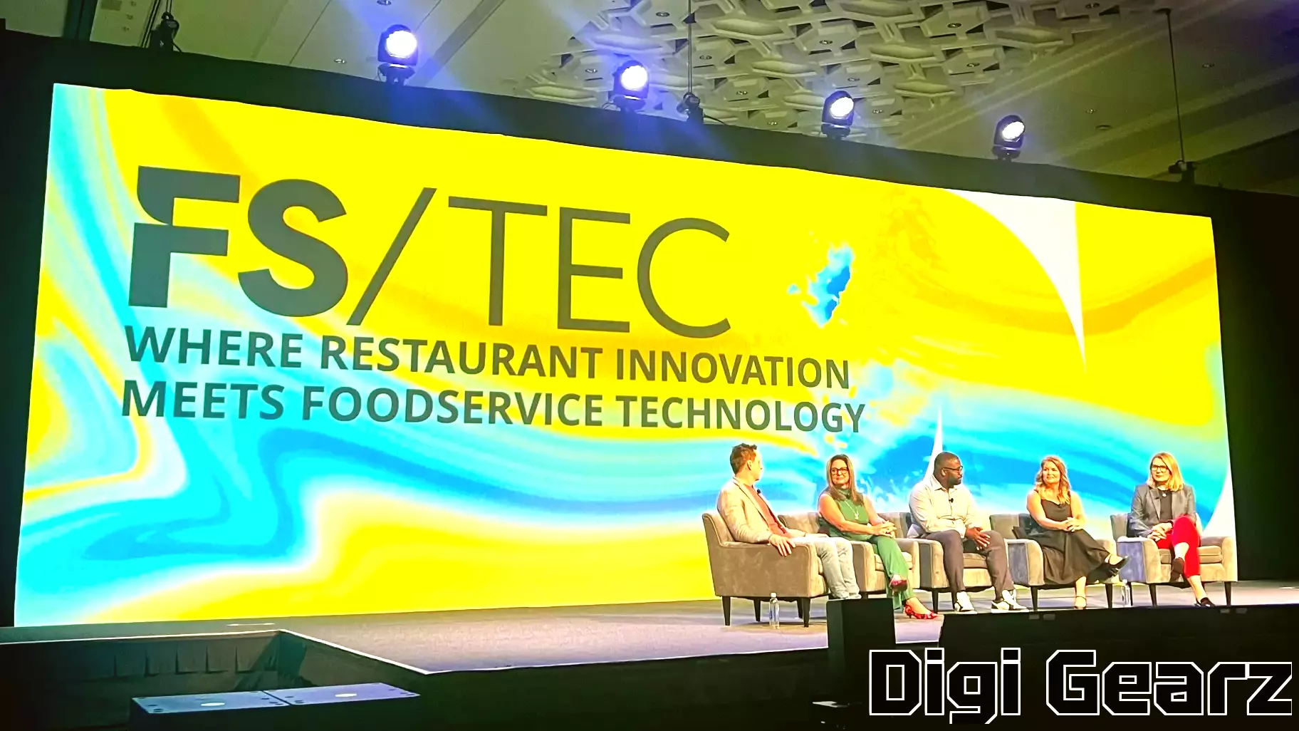 The Role of Human Touch in Restaurant Technology